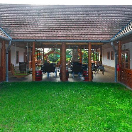 Nyakiglab Villa Szegi Exterior photo