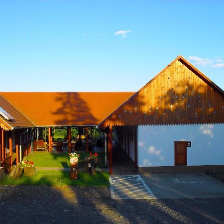 Nyakiglab Villa Szegi Exterior photo