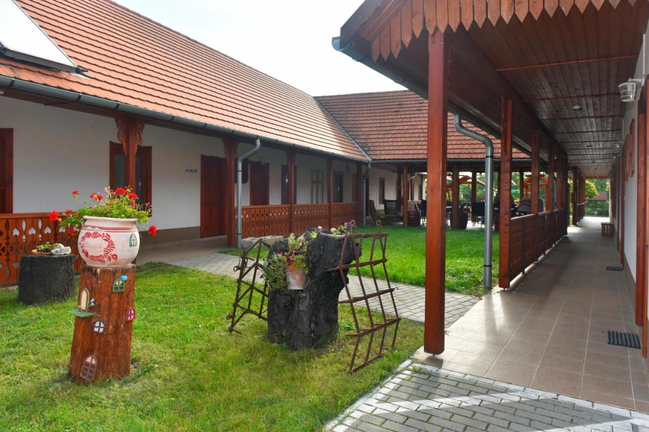 Nyakiglab Villa Szegi Exterior photo